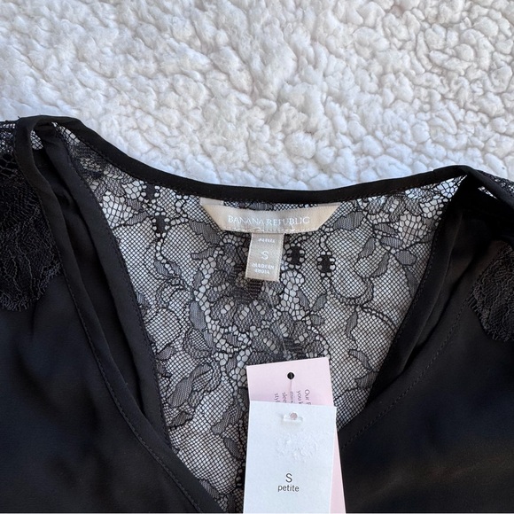 NWT Banana Republic Black Lace Cap Sleeve Blouse Petite - Picture 3 of 5